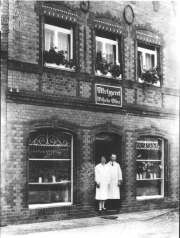 alter Laden mit Willi und Karoline Ottes ca. 1930
